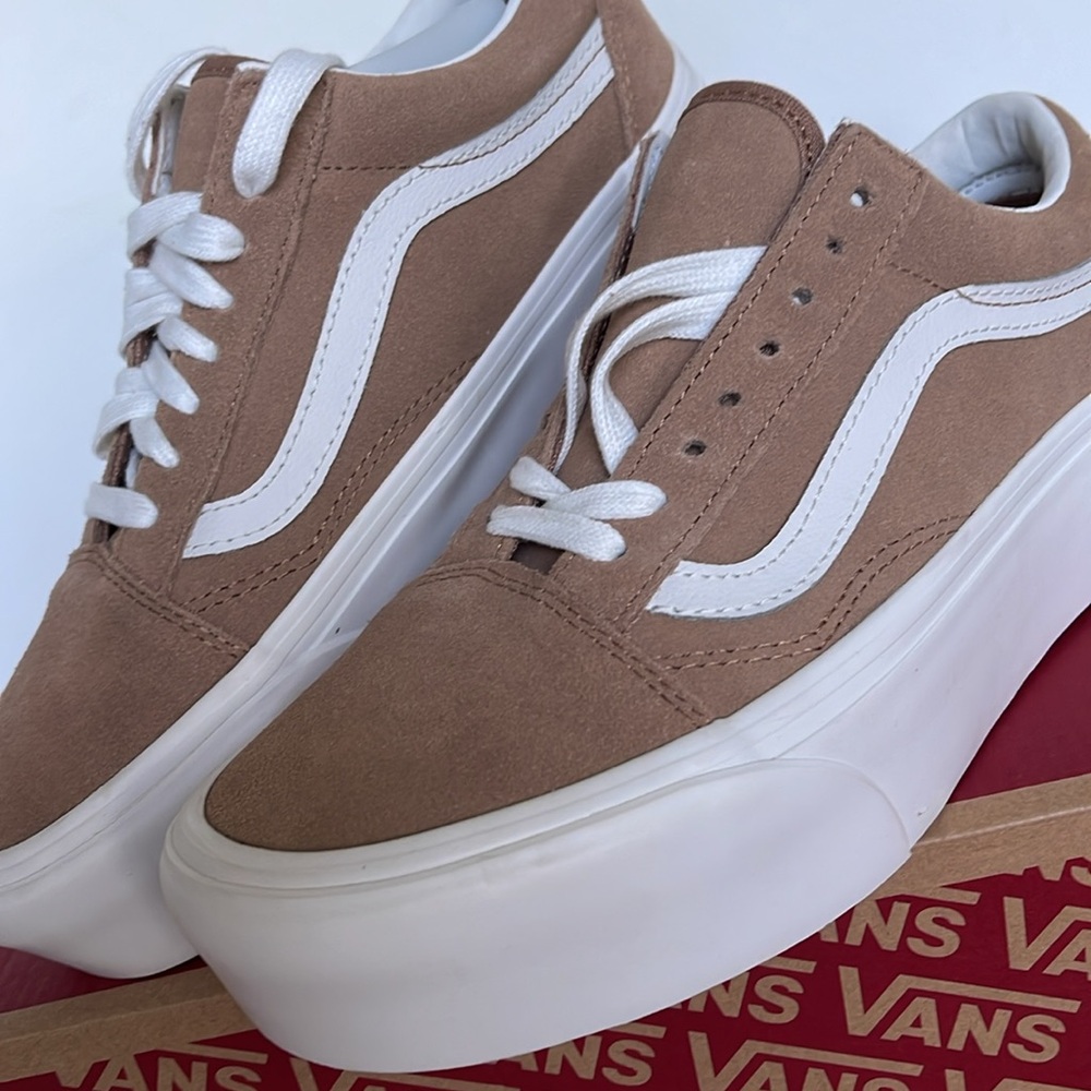 Vans WMNS Old Skool Stacked Soft Suede Burro/True White 
VN0A7Q5MB69
Platforms - Picture 7 of 16